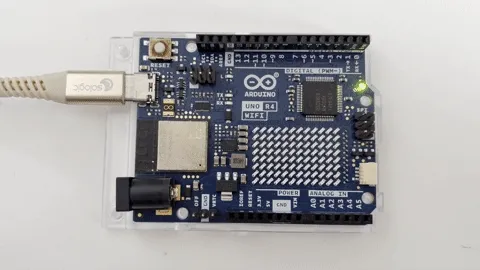 Arduino Uno R4 WiFi Blink LED Arduino Uno R4 WiFi Blink LED